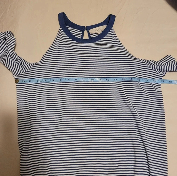 LOFT cold shoulder striped top size M - Picture 8 of 9